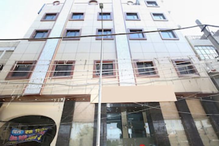 R.S HOTEL & RESTAURANT