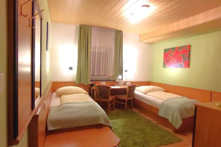 Room 38 of 76