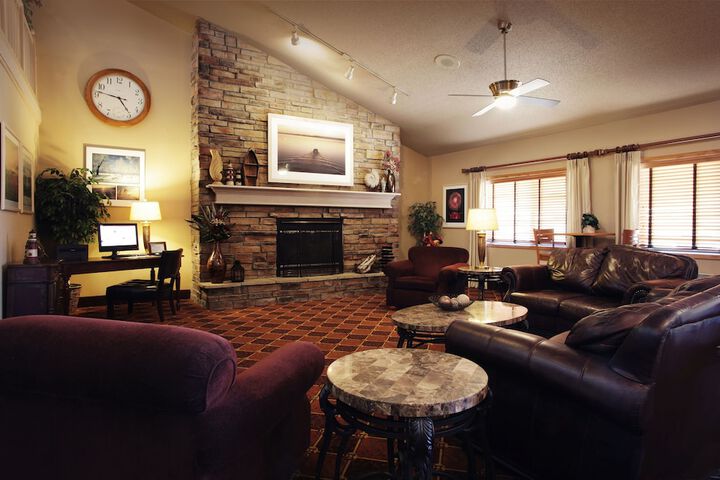 Lobby lounge