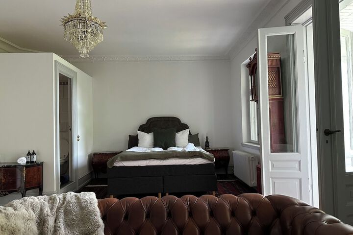 Room 25 of 77