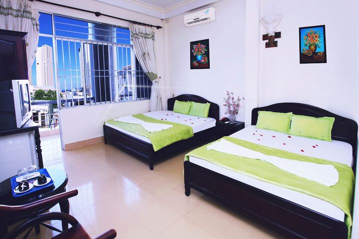 Room 6 of 11