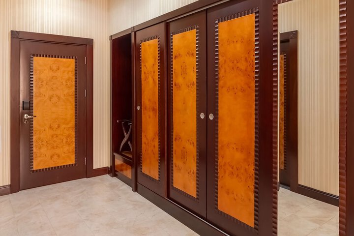 Room 28 of 137