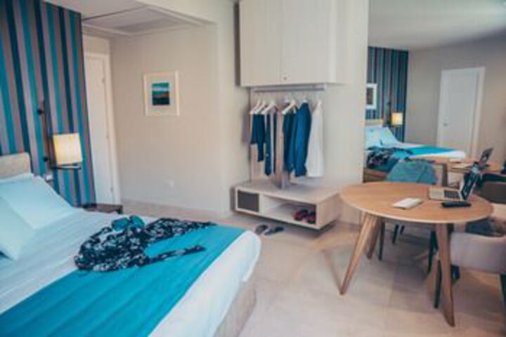 Room 33 of 79