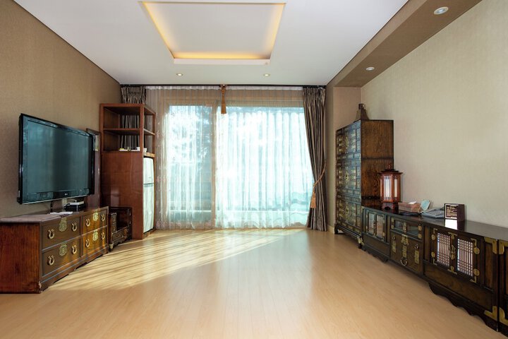 Room 15 of 33