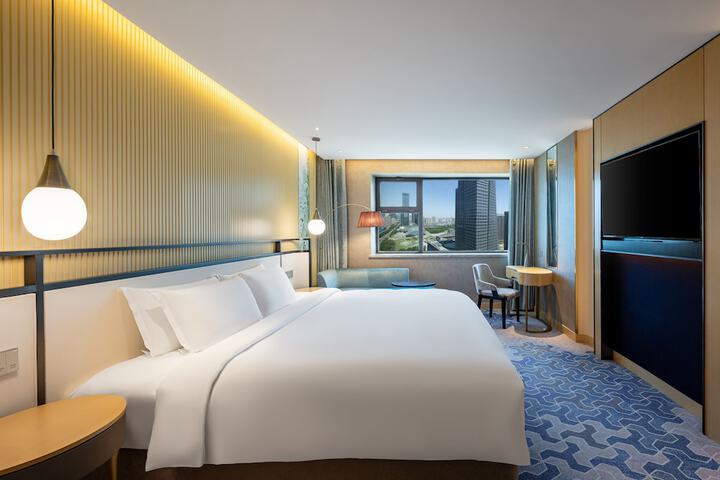 Room 13 of 40