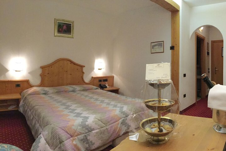 Room 6 of 38