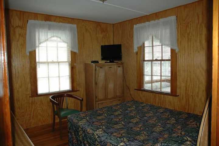 Room 4 of 93