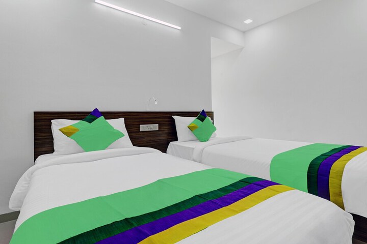 Room 13 of 31
