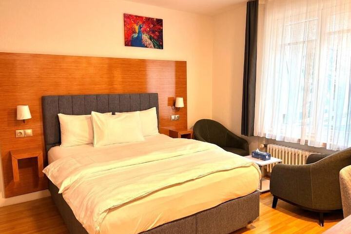 Room 6 of 75