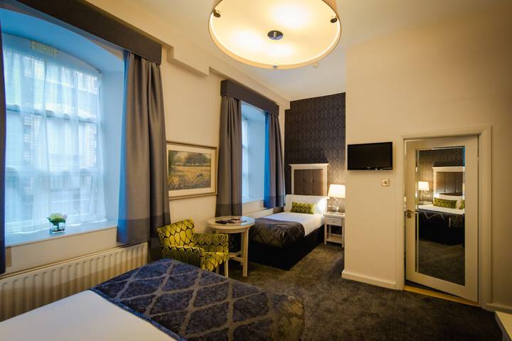 Room 3 of 62