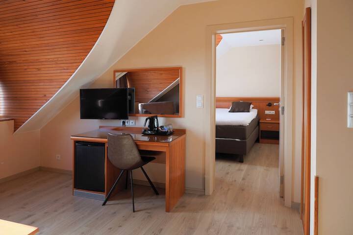 Room 29 of 77