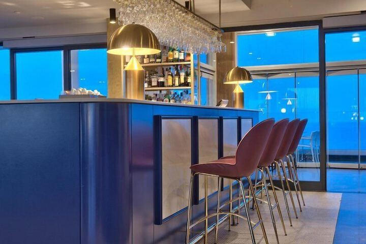 Lounge 94 of 124