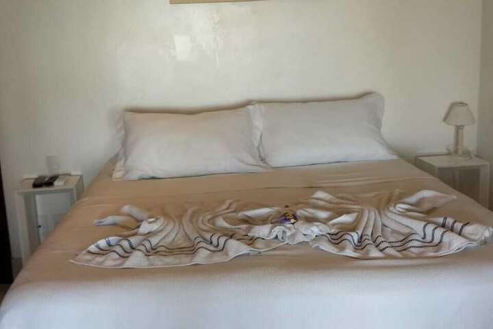 Room 8 of 80