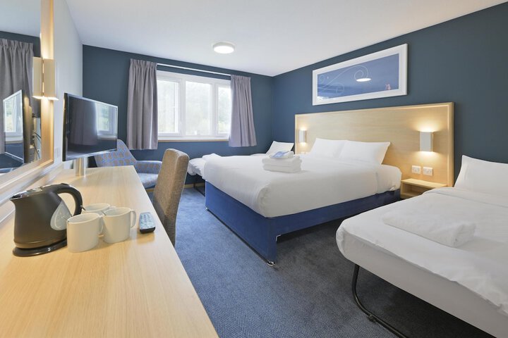 Room 10 of 16