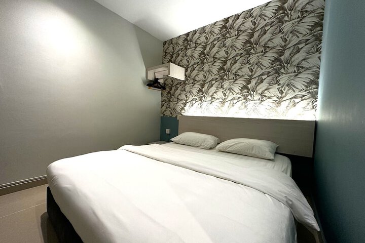 Room 13 of 21