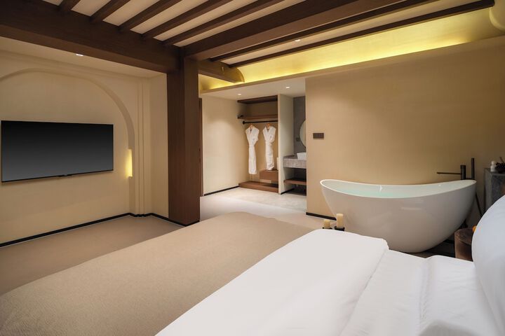 Room 16 of 80
