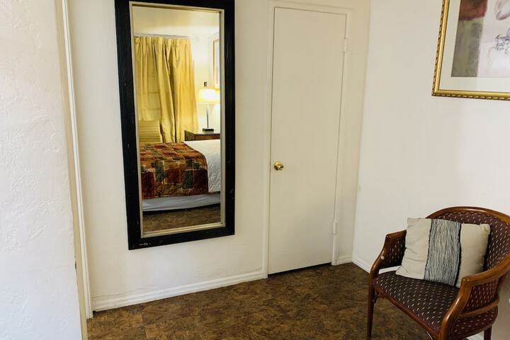 Room 11 of 32