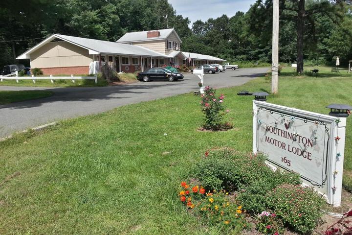 Southington Motor Lodge in Southington, CT