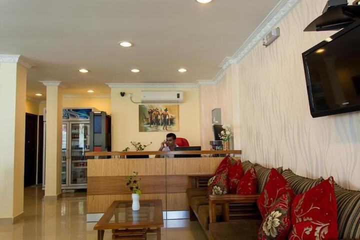 Lobby lounge