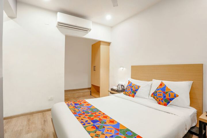 Room 15 of 33
