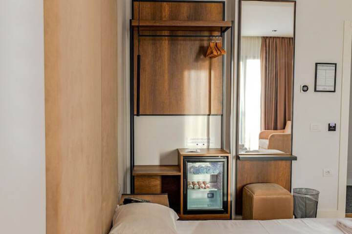 Room 9 of 52