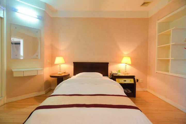Room 17 of 36