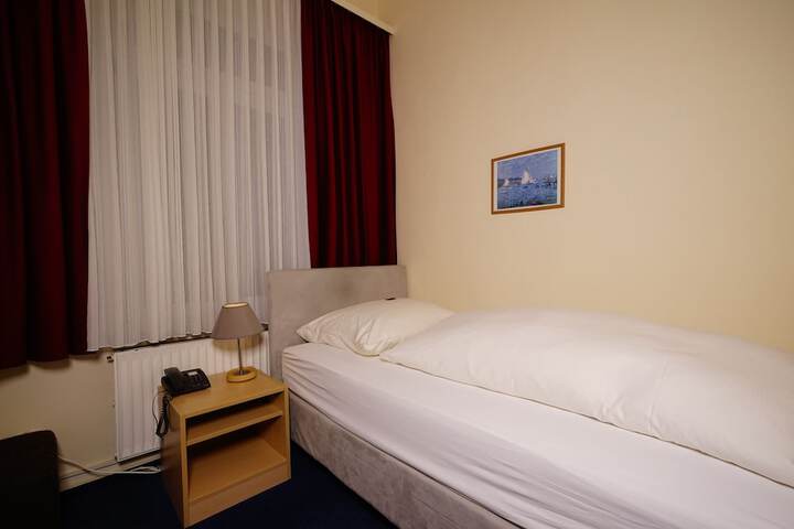 Room 4 of 50