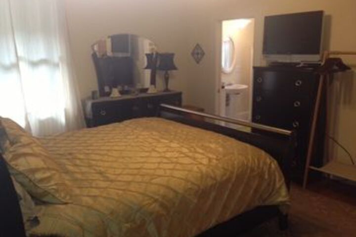 Room 6 of 13