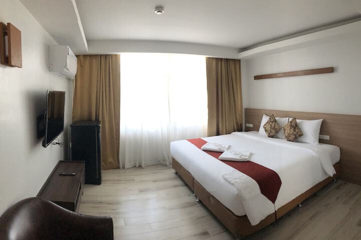 Room 4 of 17
