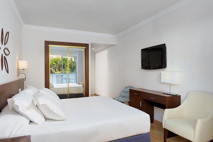 Room 10 of 48