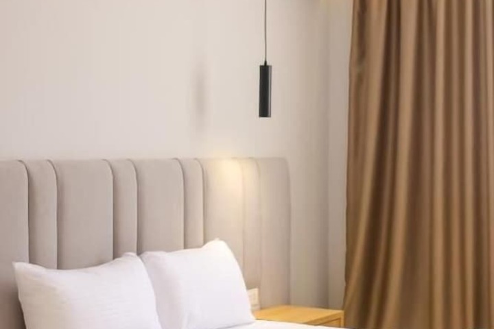 Room 5 of 65