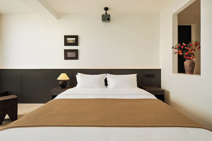 Room 6 of 112