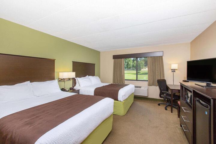 1 King Bed Deluxe Mobility Accessible (21 of 25)