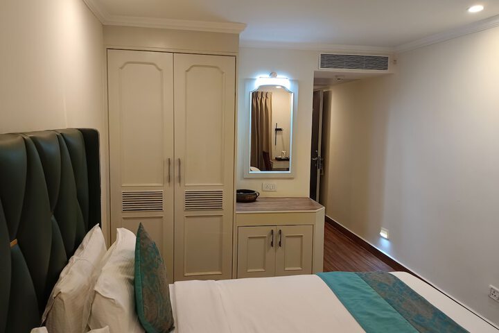 Room 12 of 63
