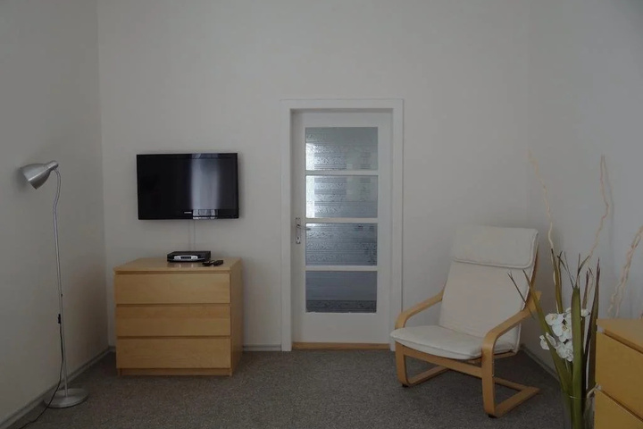 Room 4 of 17