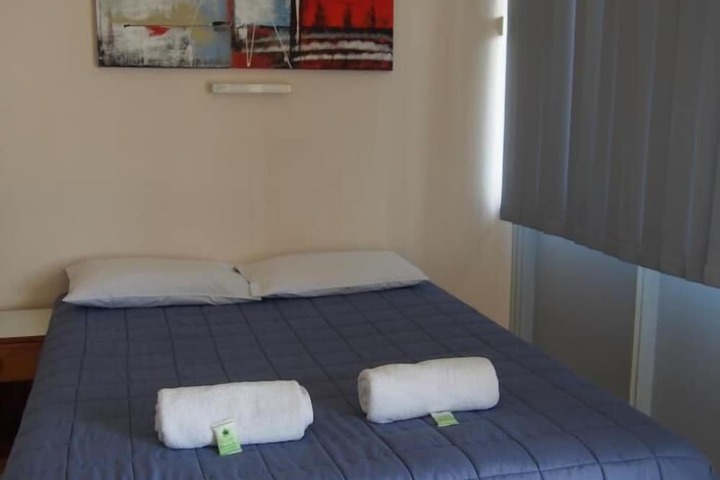 Room 10 of 32
