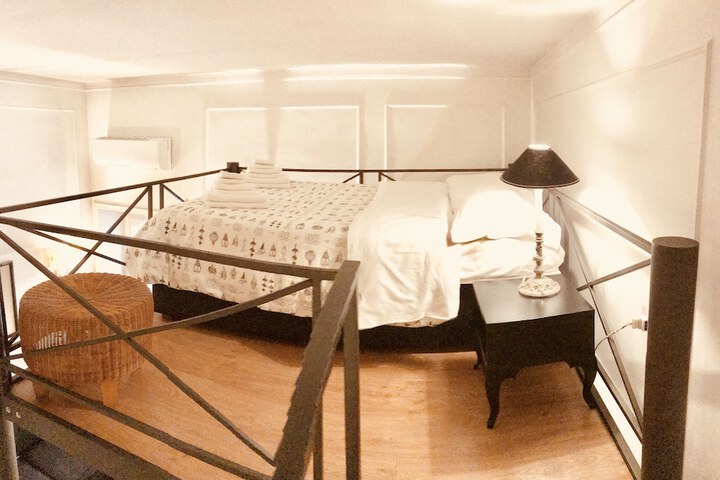 Room 5 of 33