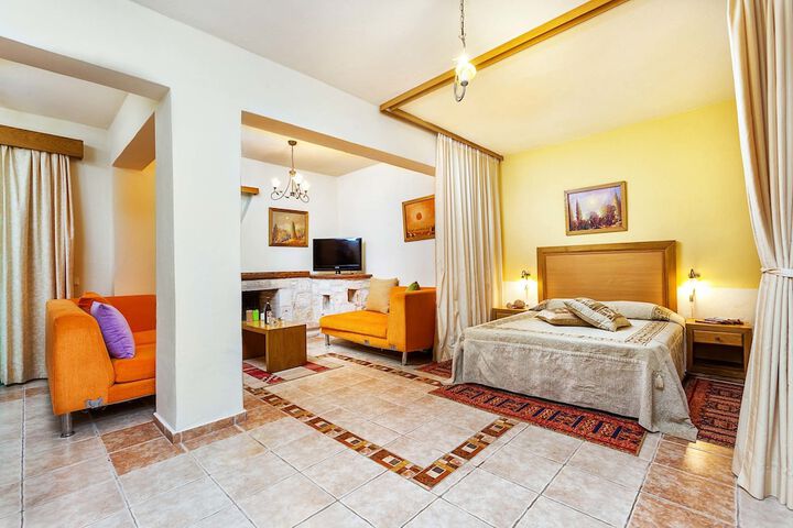 Room 52 of 182