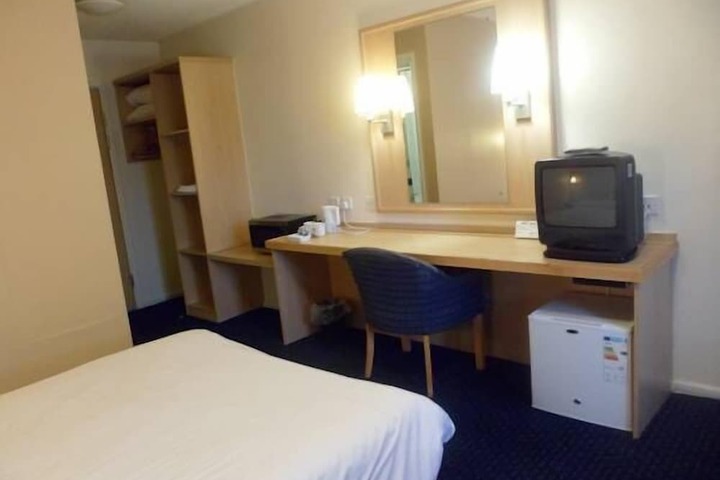 Room 14 of 30