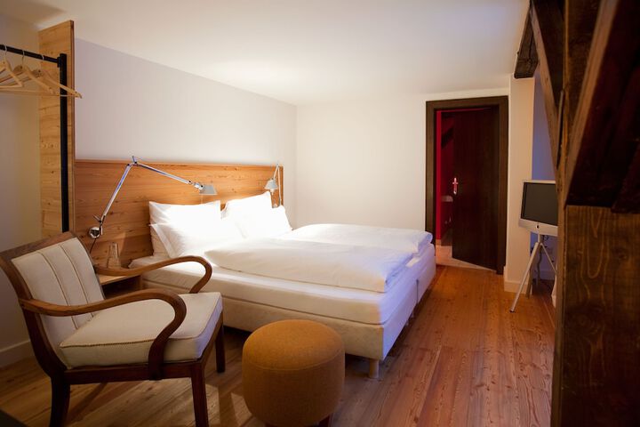 Room 4 of 70