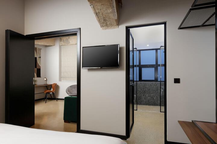 Room 15 of 63