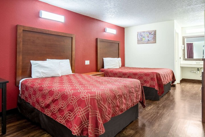 2 Double Beds (6 of 10)