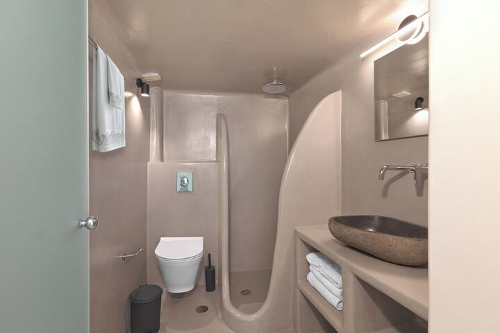 Room 105 of 119