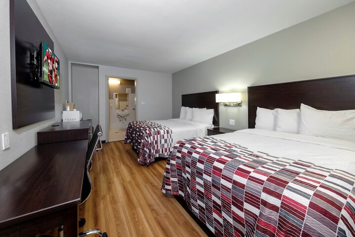Double Deluxe King Bed (1 of 4)