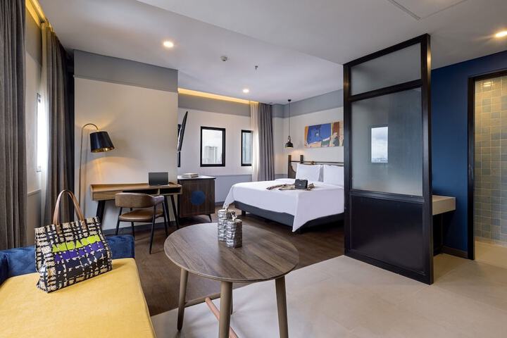 Room 4 of 20