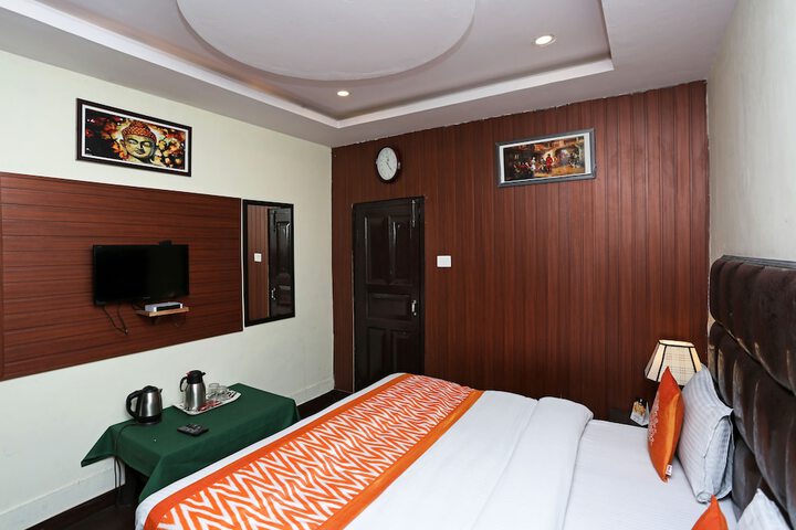 Room 8 of 13