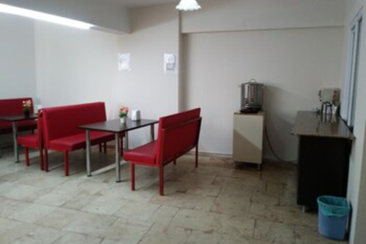 Lounge 3 of 21