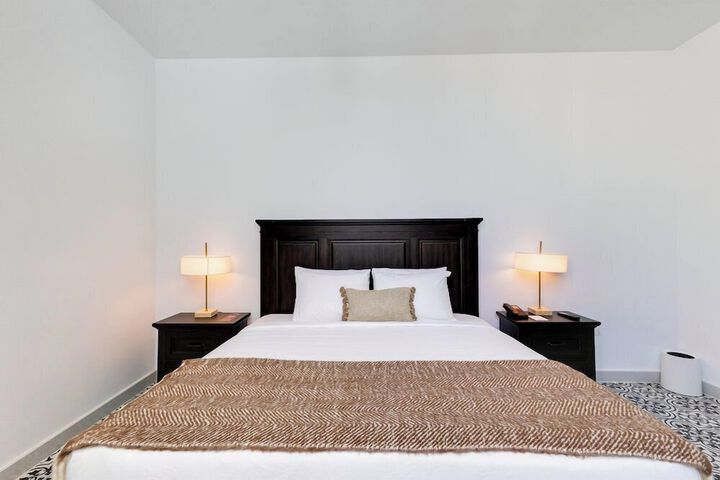 Room 10 of 98