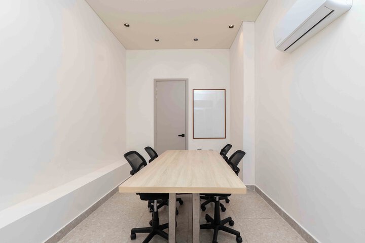 Business Center 63 of 78