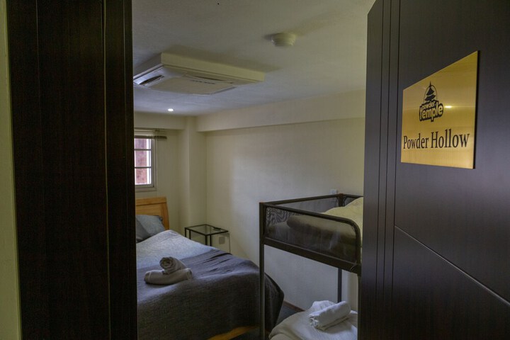 Room 17 of 48